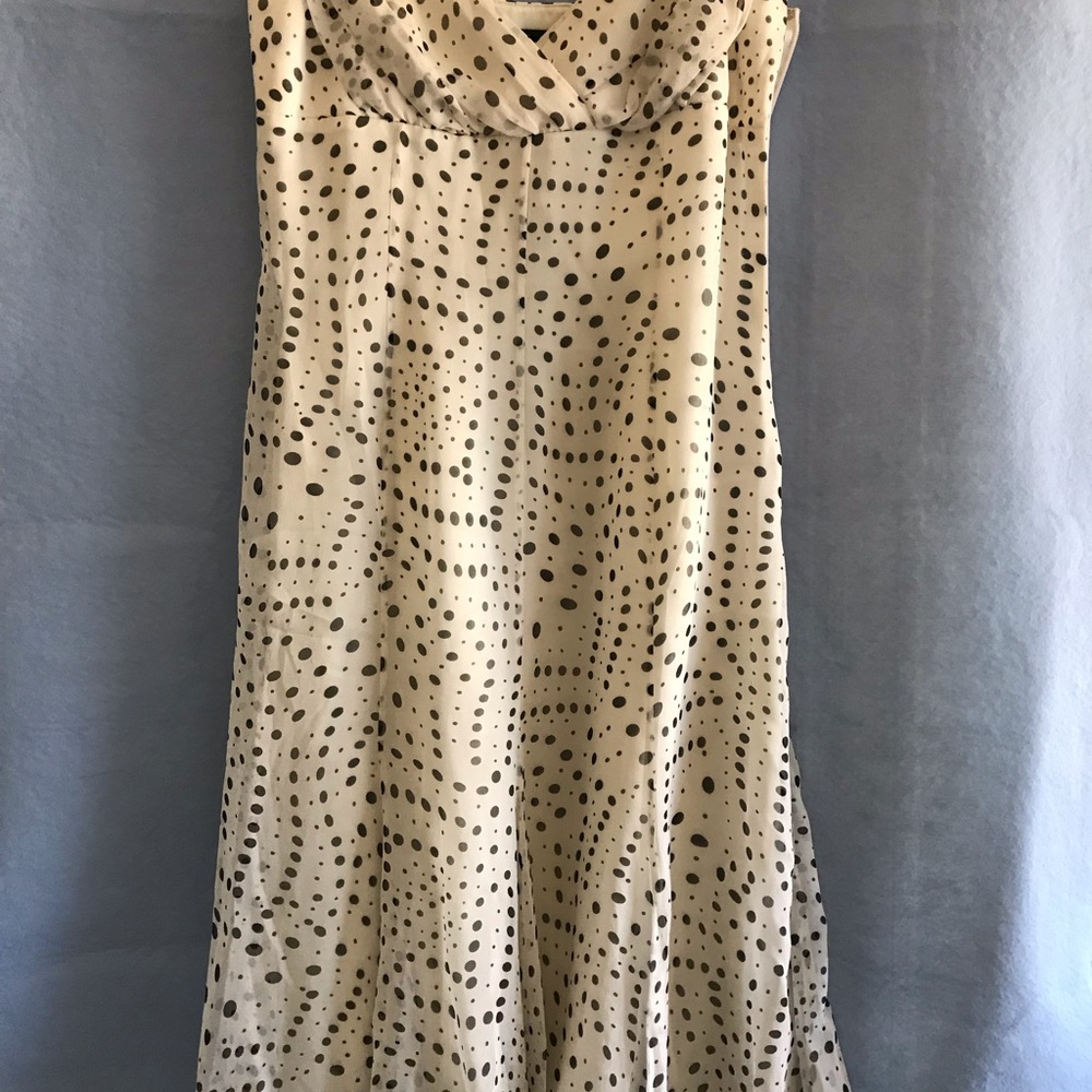 Silk blck & white. Size 4-6. fitted.Sexy,elegant